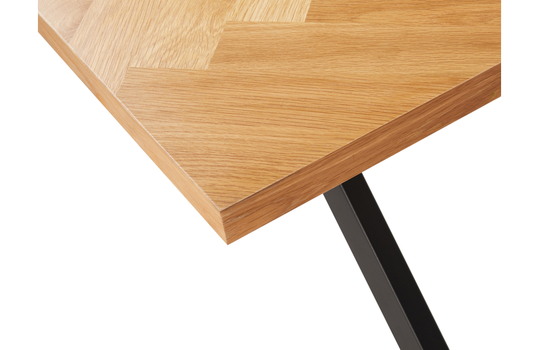 Table à manger FILAR avec plateau chevron finition chêne et pieds métal noir - 200x90 cm